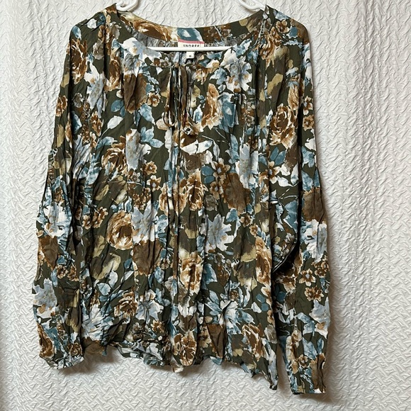 andree by unit 1X v neck with tie closure long balloon sleeve blouse - Picture 1 of 7